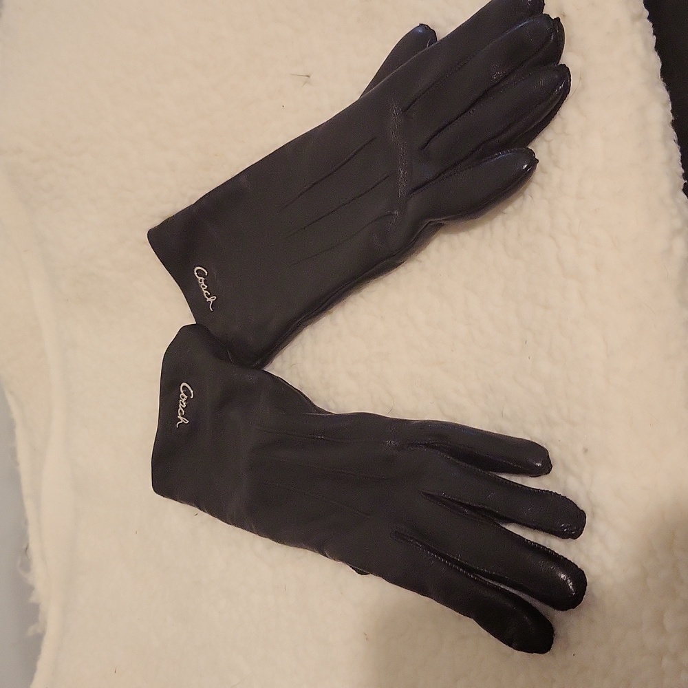 Leather gloves